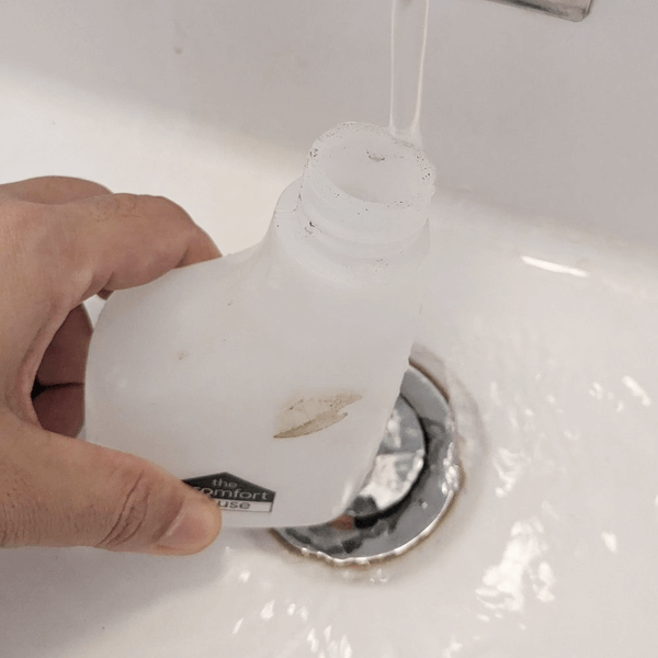 100倍程度の水で薄めます
